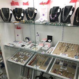 JANE DAISY is Vintage Jewelry & Special Treasures!